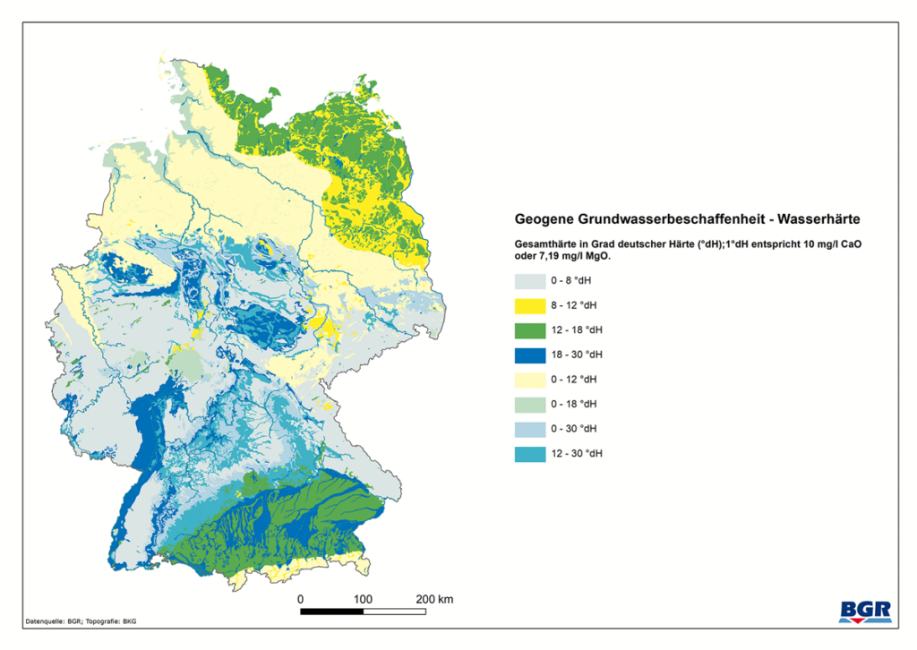 Das Bild zeigt eine Deutschlandkarte auf der die Wasserhärte in den verschiedenen Regionen Deutschlands farblich dargestellt wird.